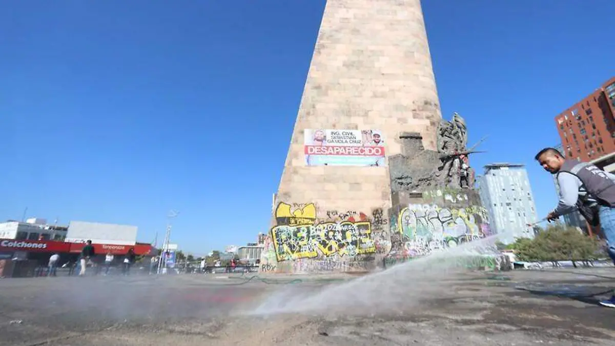 Limpieza de la Glorieta de Las y los Desaparecidos